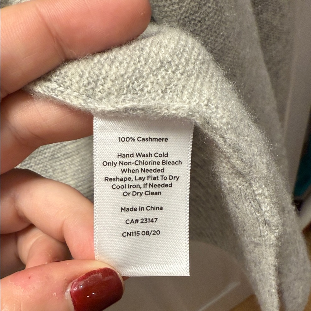 Cozy Gray Women's Cashmere Cardigan - Picture 3 of 6